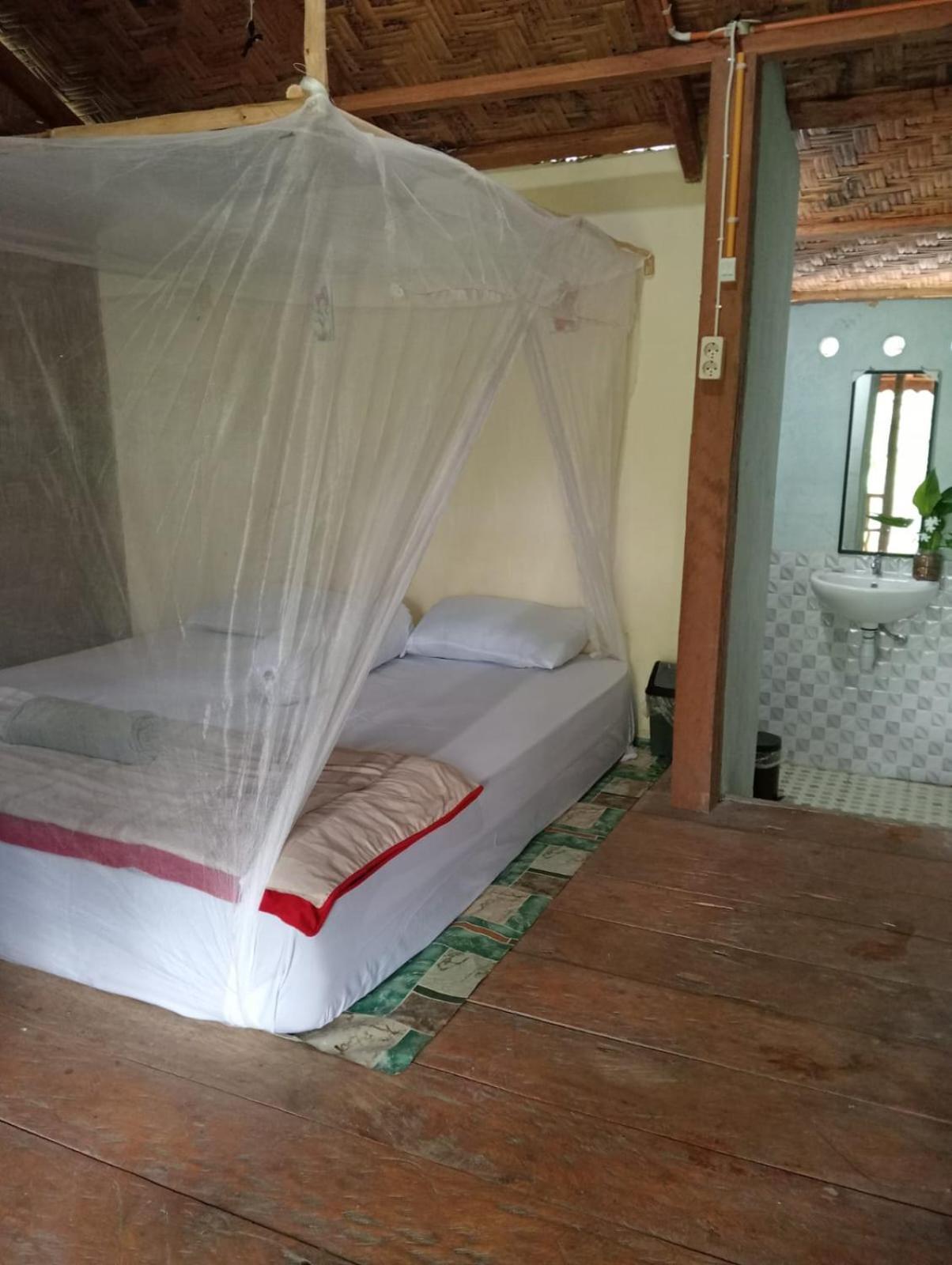 Landak River Guest House Only Trekking With Us Bukit Lawang Exteriér fotografie